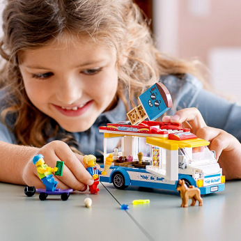 Конструктор LEGO City Фургон с мороженным (60253)