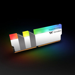 Память для ПК Thermaltake TOUGHRAM DDR4 3200 16GB KIT (8GBx2) White RGB (R022D408GX2-3200C16A)